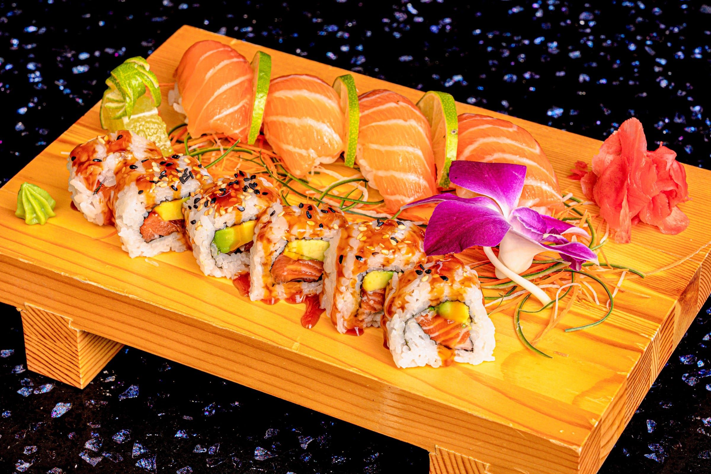 Combo crunch sushi platter