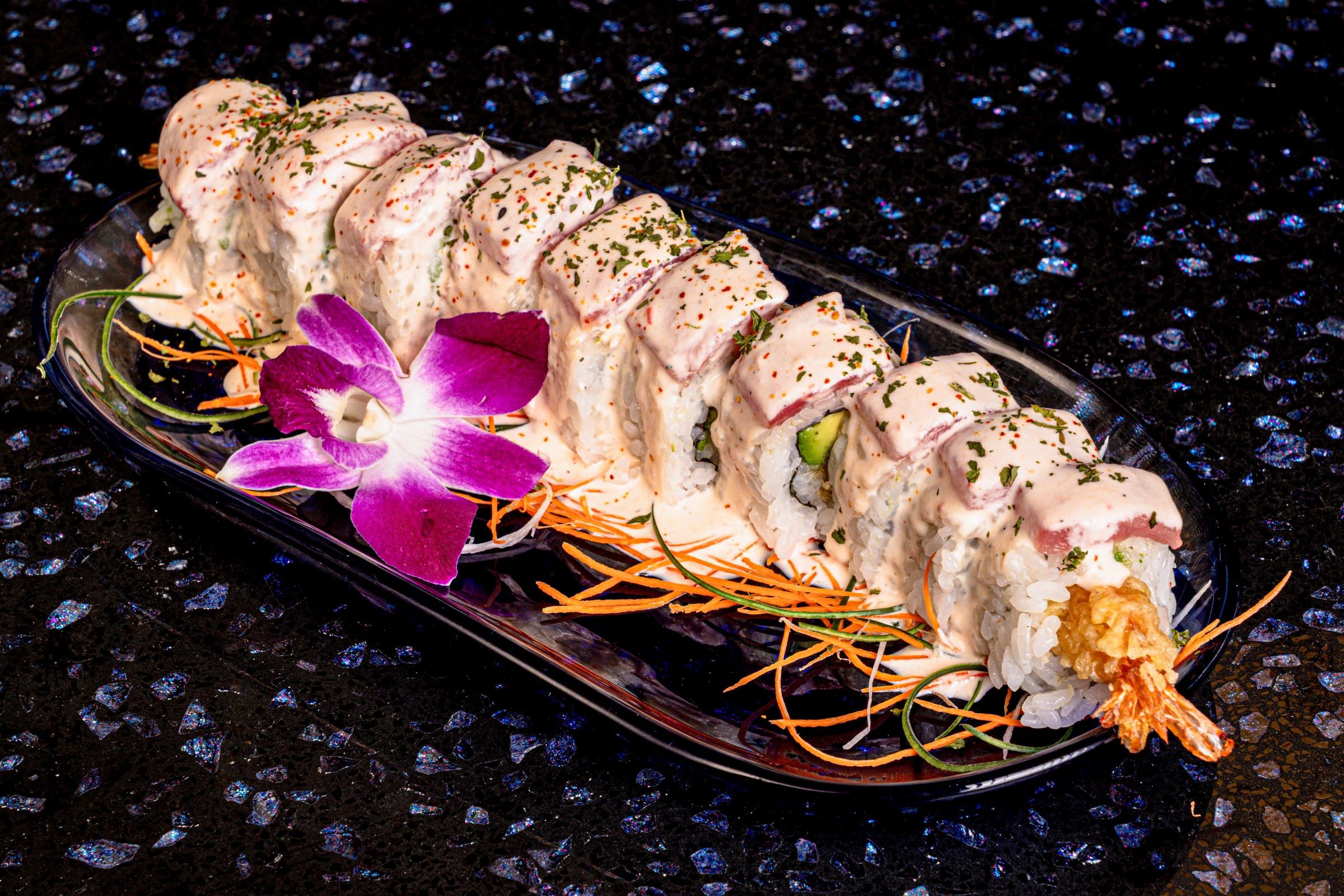 Tuna acevichado roll